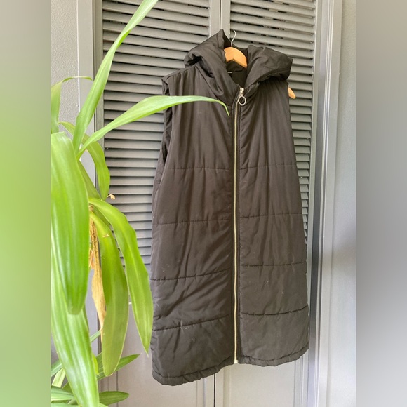 Long, black Puffer Vest - Picture 5 of 11